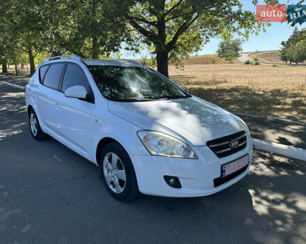 Білий Кіа Сід, об'ємом двигуна 1.4 л та пробігом 257 тис. км за 5750 $, фото 1 на Automoto.ua