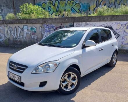 Белый Киа Сид, объемом двигателя 1.4 л и пробегом 225 тыс. км за 5400 $, фото 1 на Automoto.ua