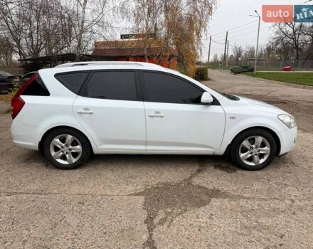 Белый Киа Сид, объемом двигателя 1.4 л и пробегом 250 тыс. км за 6400 $, фото 1 на Automoto.ua