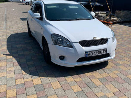Кіа Сід 2008 у Ужгороді на Automoto.ua Білий Кіа Сід, об'ємом двигуна 1.98 л та пробігом 190 тис. км за 4300 $, фото 1 на Automoto.ua