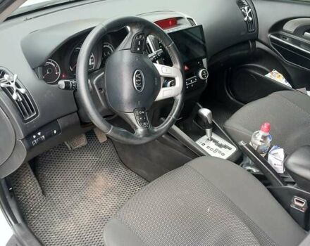 Белый Киа Сид, объемом двигателя 1.6 л и пробегом 265 тыс. км за 6300 $, фото 1 на Automoto.ua