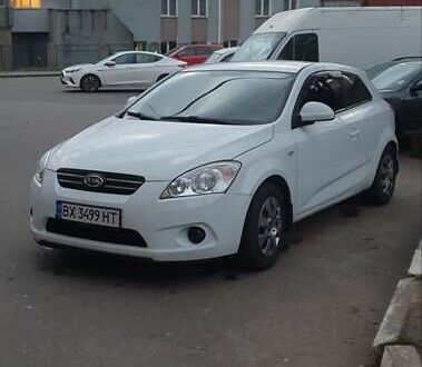 Киа Сид 2009 в Хмельницком на Automoto.ua Белый Киа Сид, объемом двигателя 1.4 л и пробегом 170 тыс. км за 5100 $, фото 1 на Automoto.ua