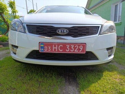 Киа Сид 2009 в Дубно на Automoto.ua Белый Киа Сид, объемом двигателя 1 л и пробегом 250 тыс. км за 5999 $, фото 1 на Automoto.ua