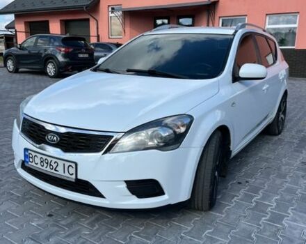 Белый Киа Сид, объемом двигателя 1.6 л и пробегом 400 тыс. км за 5400 $, фото 1 на Automoto.ua
