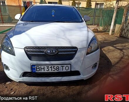 Белый Киа Сид, объемом двигателя 1.4 л и пробегом 101 тыс. км за 5000 $, фото 1 на Automoto.ua