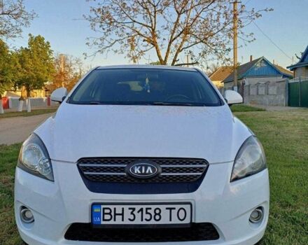 Белый Киа Сид, объемом двигателя 1.4 л и пробегом 255 тыс. км за 4500 $, фото 1 на Automoto.ua