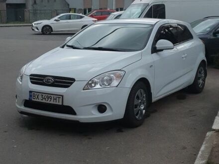 Киа Сид 2009 в Хмельницком на Automoto.ua Белый Киа Сид, объемом двигателя 1.4 л и пробегом 169 тыс. км за 5300 $, фото 1 на Automoto.ua