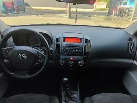 Киа Сид 2009 в Львове на Automoto.ua Белый Киа Сид, объемом двигателя 1.4 л и пробегом 230 тыс. км за 4500 $, фото 1 на Automoto.ua