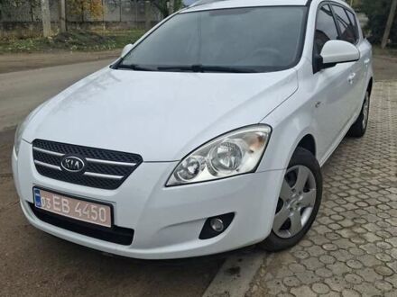 Белый Киа Сид, объемом двигателя 1.4 л и пробегом 260 тыс. км за 5300 $, фото 1 на Automoto.ua