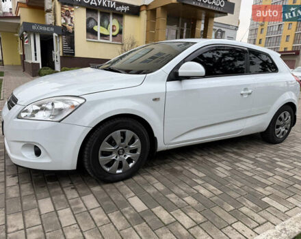 Белый Киа Сид, объемом двигателя 1.59 л и пробегом 178 тыс. км за 5700 $, фото 1 на Automoto.ua