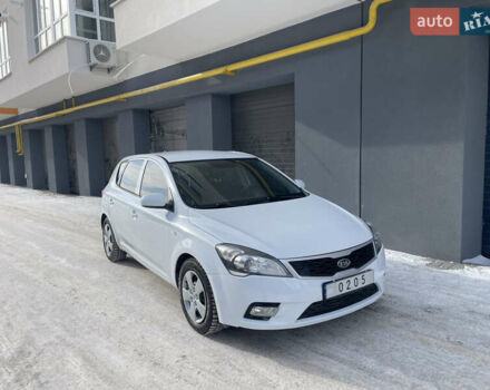 Белый Киа Сид, объемом двигателя 1.59 л и пробегом 196 тыс. км за 7850 $, фото 1 на Automoto.ua