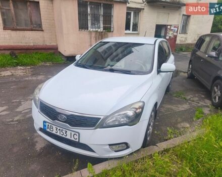 Белый Киа Сид, объемом двигателя 1.4 л и пробегом 209 тыс. км за 5700 $, фото 1 на Automoto.ua