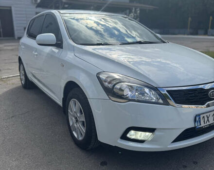 Белый Киа Сид, объемом двигателя 1.4 л и пробегом 180 тыс. км за 6800 $, фото 1 на Automoto.ua