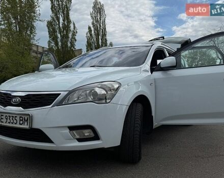 Белый Киа Сид, объемом двигателя 1.59 л и пробегом 345 тыс. км за 6300 $, фото 1 на Automoto.ua