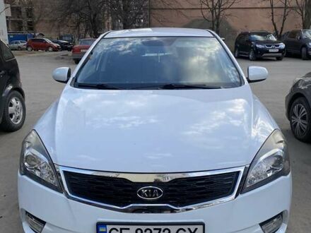 Белый Киа Сид, объемом двигателя 1.4 л и пробегом 180 тыс. км за 8000 $, фото 1 на Automoto.ua