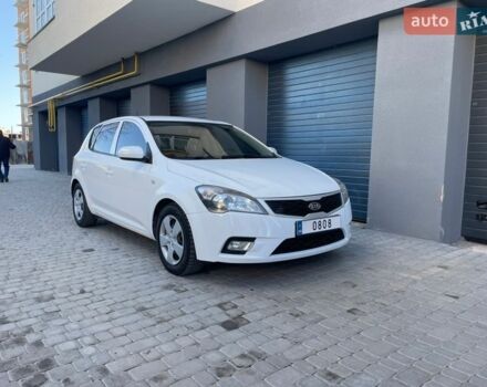 Белый Киа Сид, объемом двигателя 1.6 л и пробегом 194 тыс. км за 7800 $, фото 1 на Automoto.ua