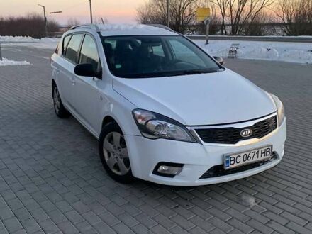 Белый Киа Сид, объемом двигателя 1.6 л и пробегом 288 тыс. км за 6000 $, фото 1 на Automoto.ua