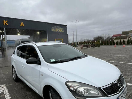 Белый Киа Сид, объемом двигателя 1.58 л и пробегом 190 тыс. км за 6500 $, фото 1 на Automoto.ua