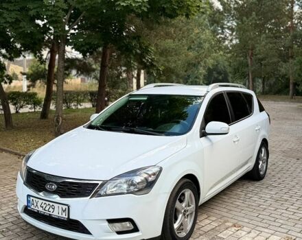 Білий Кіа Сід, об'ємом двигуна 1.58 л та пробігом 350 тис. км за 4800 $, фото 1 на Automoto.ua
