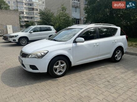 Белый Киа Сид, объемом двигателя 1.6 л и пробегом 330 тыс. км за 5500 $, фото 1 на Automoto.ua