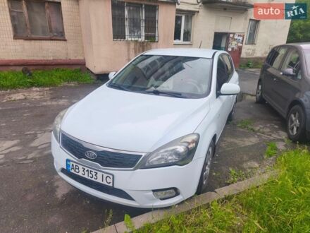 Белый Киа Сид, объемом двигателя 1.4 л и пробегом 209 тыс. км за 5700 $, фото 1 на Automoto.ua