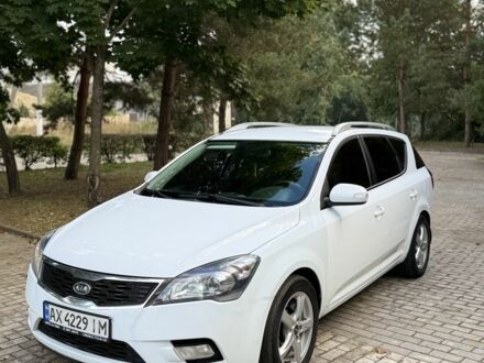 Белый Киа Сид, объемом двигателя 1.6 л и пробегом 350 тыс. км за 4945 $, фото 1 на Automoto.ua