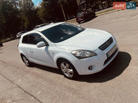 Белый Киа Сид, объемом двигателя 1.6 л и пробегом 230 тыс. км за 6000 $, фото 1 на Automoto.ua