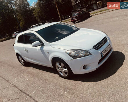 Белый Киа Сид, объемом двигателя 1.6 л и пробегом 230 тыс. км за 6000 $, фото 1 на Automoto.ua