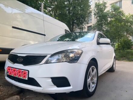 Білий Кіа Сід, об'ємом двигуна 1.6 л та пробігом 3 тис. км за 5000 $, фото 1 на Automoto.ua