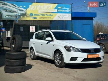 Киа Сид 2011 в Сумах на Automoto.ua Белый Киа Сид, объемом двигателя 1.6 л и пробегом 226 тыс. км за 7950 $, фото 1 на Automoto.ua