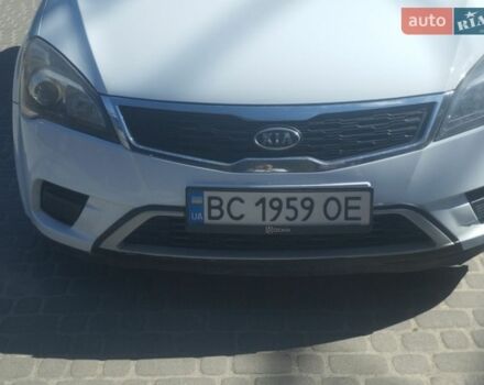 Белый Киа Сид, объемом двигателя 1.58 л и пробегом 214 тыс. км за 6600 $, фото 1 на Automoto.ua