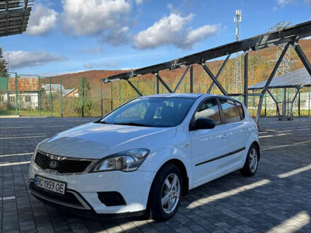 Белый Киа Сид, объемом двигателя 1.6 л и пробегом 209 тыс. км за 6200 $, фото 1 на Automoto.ua