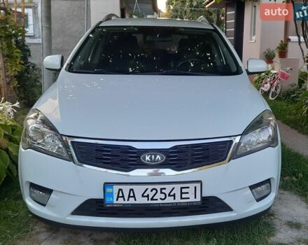 Белый Киа Сид, объемом двигателя 1.58 л и пробегом 305 тыс. км за 6000 $, фото 1 на Automoto.ua