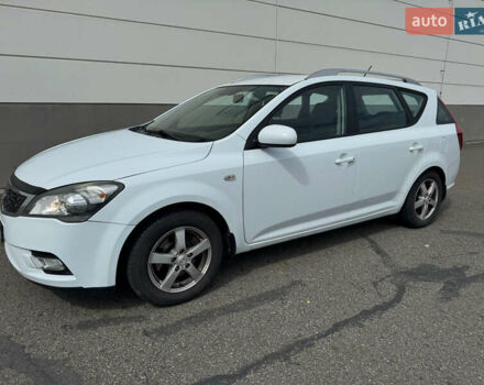 Белый Киа Сид, объемом двигателя 1.4 л и пробегом 82 тыс. км за 7900 $, фото 1 на Automoto.ua