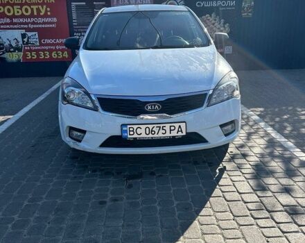 Белый Киа Сид, объемом двигателя 1.4 л и пробегом 202 тыс. км за 6000 $, фото 1 на Automoto.ua