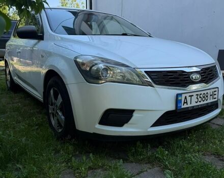 Білий Кіа Сід, об'ємом двигуна 1.61 л та пробігом 290 тис. км за 5400 $, фото 1 на Automoto.ua