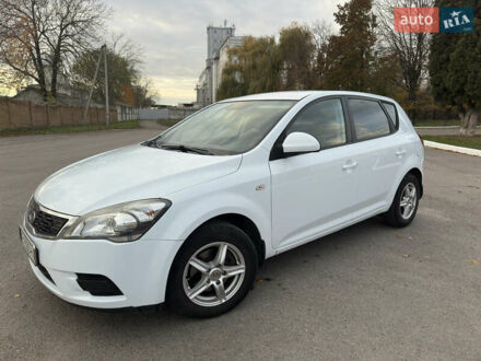 Киа Сид 2011 в Хмельнике на Automoto.ua Белый Киа Сид, объемом двигателя 1.4 л и пробегом 185 тыс. км за 6500 $, фото 1 на Automoto.ua