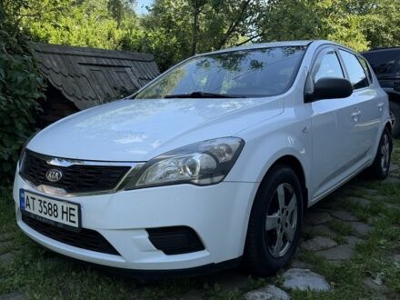 Білий Кіа Сід, об'ємом двигуна 1.6 л та пробігом 290 тис. км за 5700 $, фото 1 на Automoto.ua