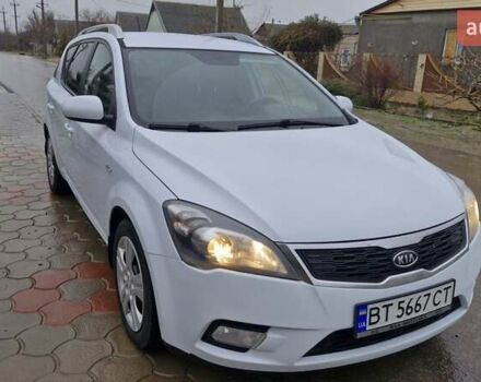 Белый Киа Сид, объемом двигателя 1.58 л и пробегом 225 тыс. км за 6500 $, фото 1 на Automoto.ua
