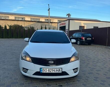 Белый Киа Сид, объемом двигателя 1.58 л и пробегом 249 тыс. км за 5500 $, фото 1 на Automoto.ua