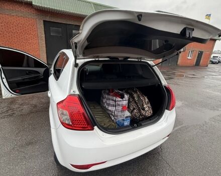 Белый Киа Сид, объемом двигателя 1.6 л и пробегом 300 тыс. км за 6400 $, фото 1 на Automoto.ua