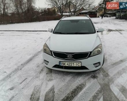Білий Кіа Сід, об'ємом двигуна 1.59 л та пробігом 350 тис. км за 7500 $, фото 1 на Automoto.ua