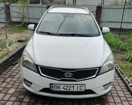 Белый Киа Сид, объемом двигателя 1.6 л и пробегом 350 тыс. км за 6500 $, фото 1 на Automoto.ua