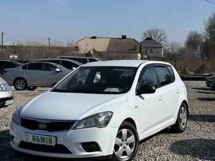 Киа Сид 2012 в Кривом Роге на Automoto.ua Белый Киа Сид, объемом двигателя 1.6 л и пробегом 291 тыс. км за 6600 $, фото 1 на Automoto.ua