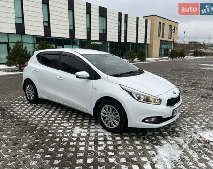 Белый Киа Сид, объемом двигателя 1.4 л и пробегом 198 тыс. км за 8000 $, фото 1 на Automoto.ua