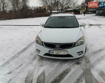 Белый Киа Сид, объемом двигателя 1.6 л и пробегом 350 тыс. км за 7200 $, фото 1 на Automoto.ua