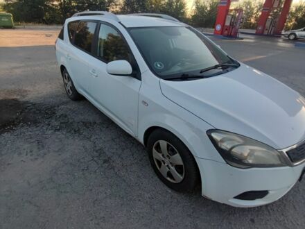 Білий Кіа Сід, об'ємом двигуна 0 л та пробігом 111 тис. км за 2467 $, фото 1 на Automoto.ua