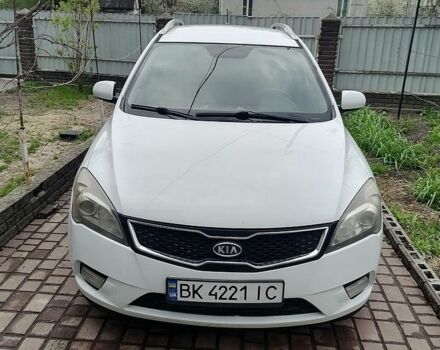 Белый Киа Сид, объемом двигателя 1.58 л и пробегом 350 тыс. км за 6500 $, фото 1 на Automoto.ua