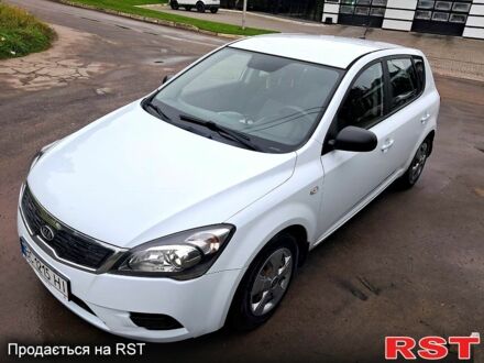 Белый Киа Сид, объемом двигателя 1.6 л и пробегом 192 тыс. км за 6500 $, фото 1 на Automoto.ua