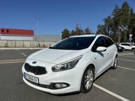 Кіа Сід 2013 у Києві на Automoto.ua Білий Кіа Сід, об'ємом двигуна 1.4 л та пробігом 299 тис. км за 7500 $, фото 1 на Automoto.ua
